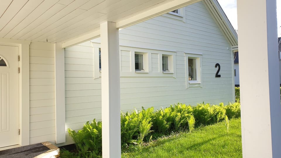 Property building, Spring, Day, Garden