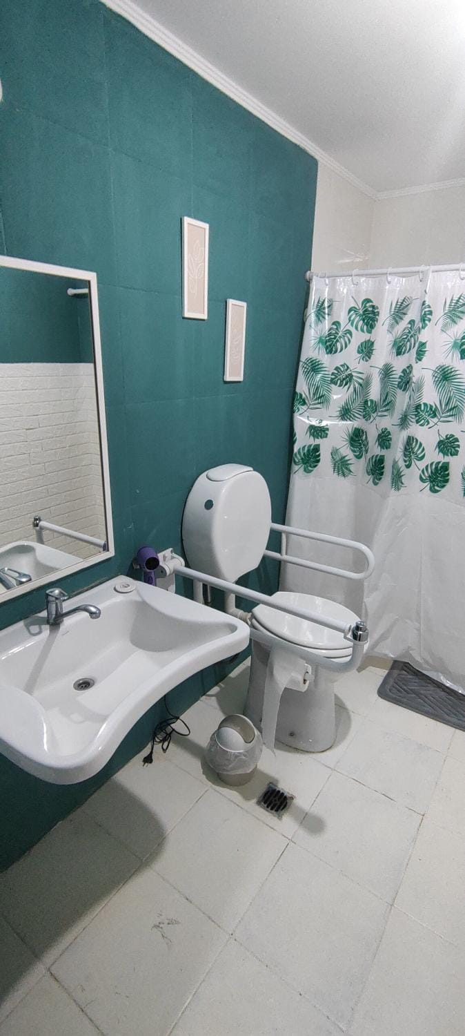 Bathroom, Facility for disabled guests