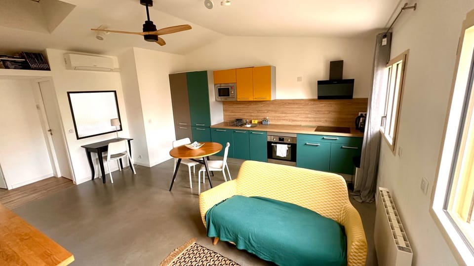 Kitchen or kitchenette, Living room