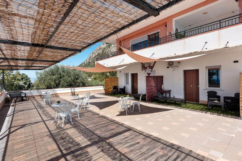 La Fiesta House Bed and Breakfast in Campania