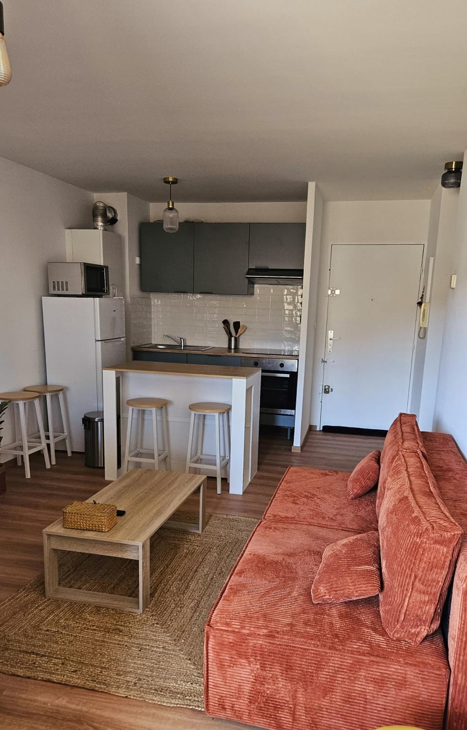 Grand studio au coeur de Nîmes à côté des Arènes Apartment in Nimes