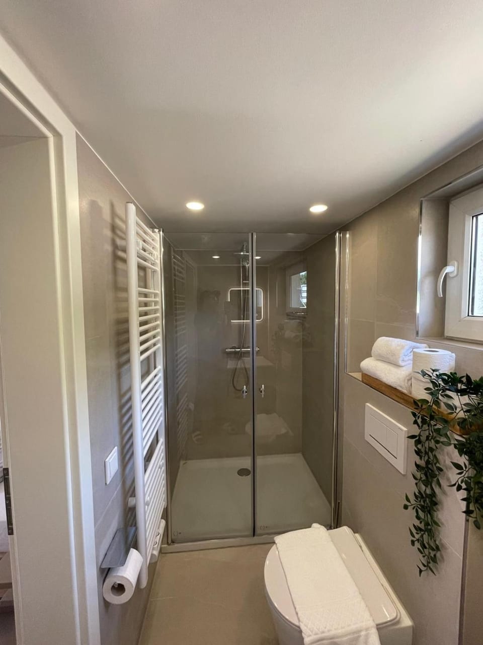 Five Studios - Premium Rooms with King Size Bed, Kitchen, AC, close to Ramstein Air Base Apartment in Ramstein-Miesenbach