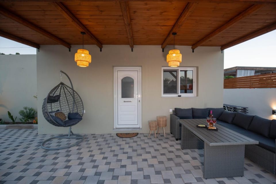 Property building, Facade/entrance, Balcony/Terrace