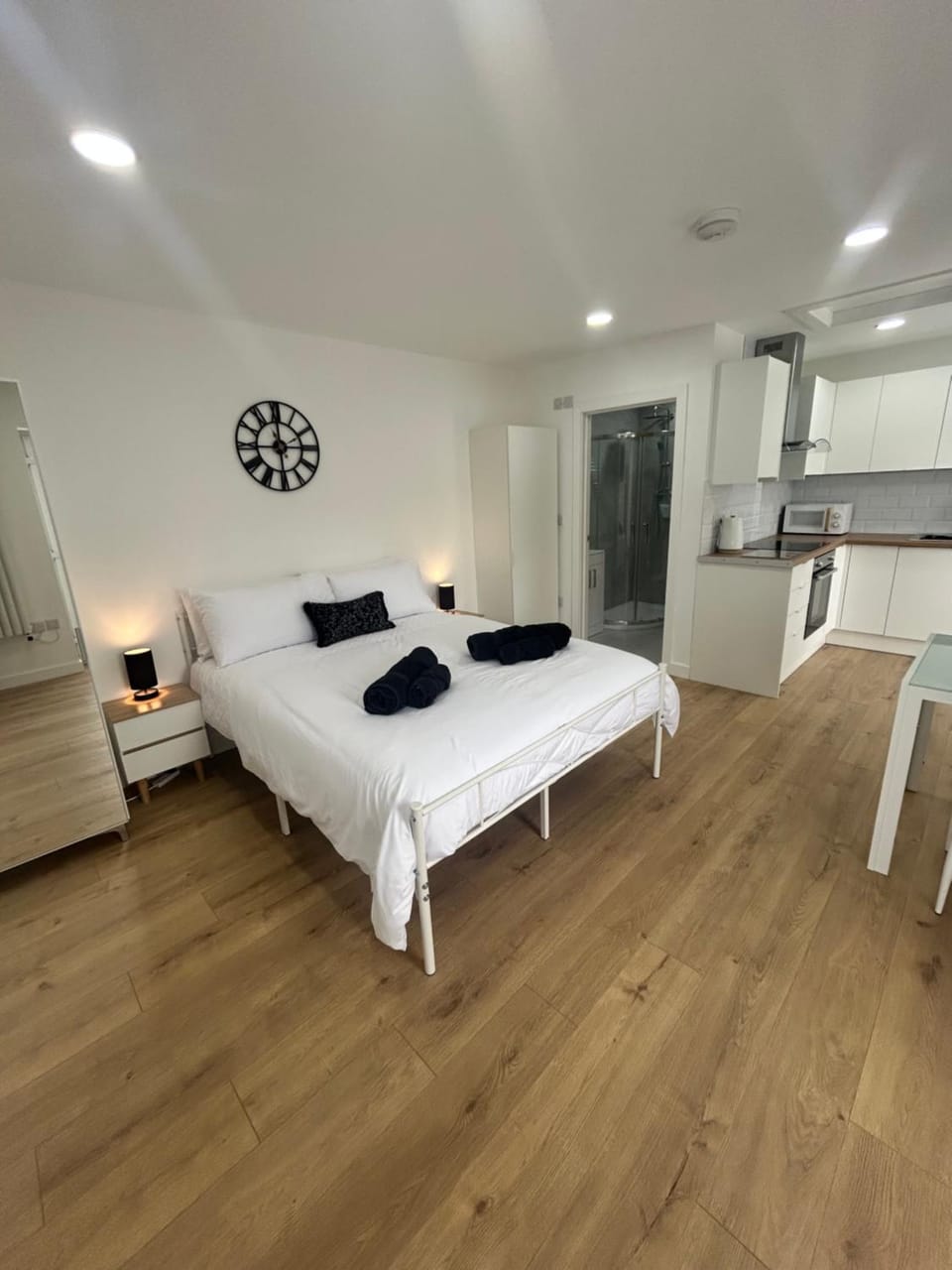 Bed, Photo of the whole room, Bedroom, towels
