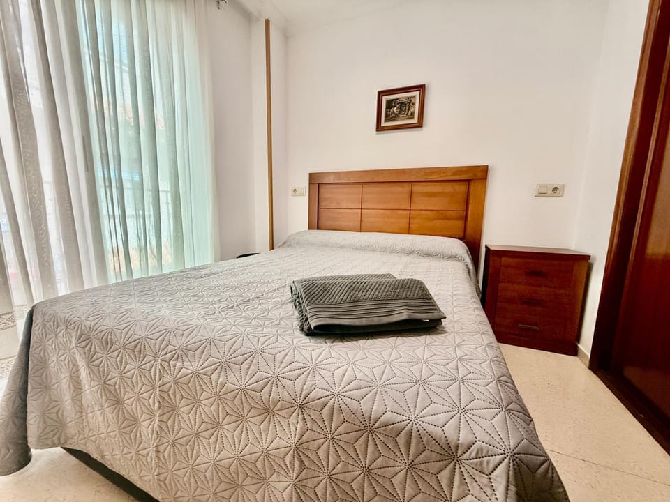 Bedroom, towels