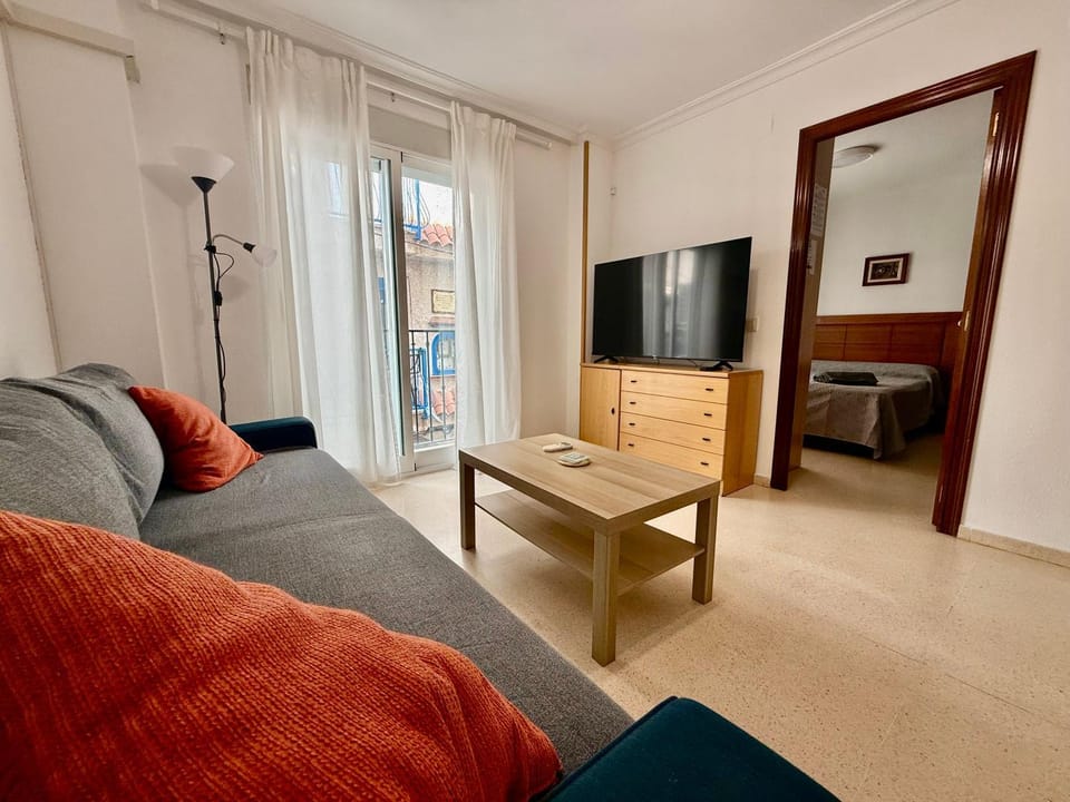 Bed, TV and multimedia, Living room, Seating area