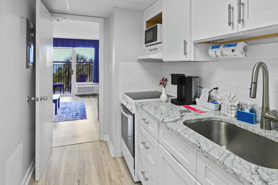 Seaclusion by StayMareni - Oceanfront King Suite House in Myrtle Beach