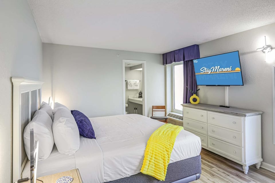 Seaclusion by StayMareni - Oceanfront King Suite House in Myrtle Beach