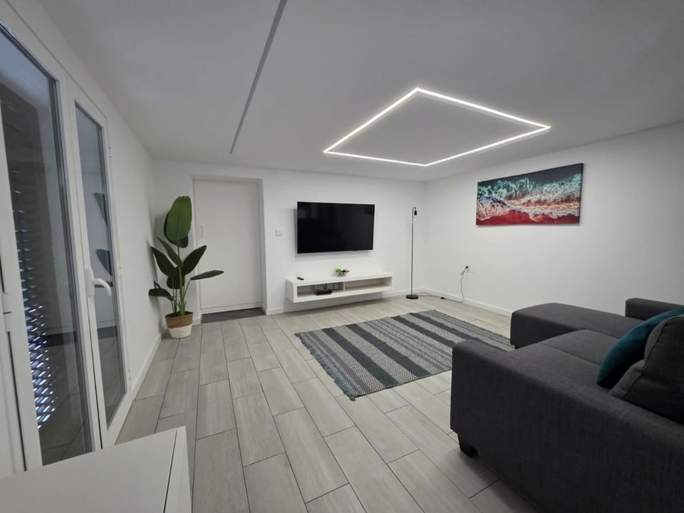 Communal lounge/ TV room, TV and multimedia, Living room, Seating area