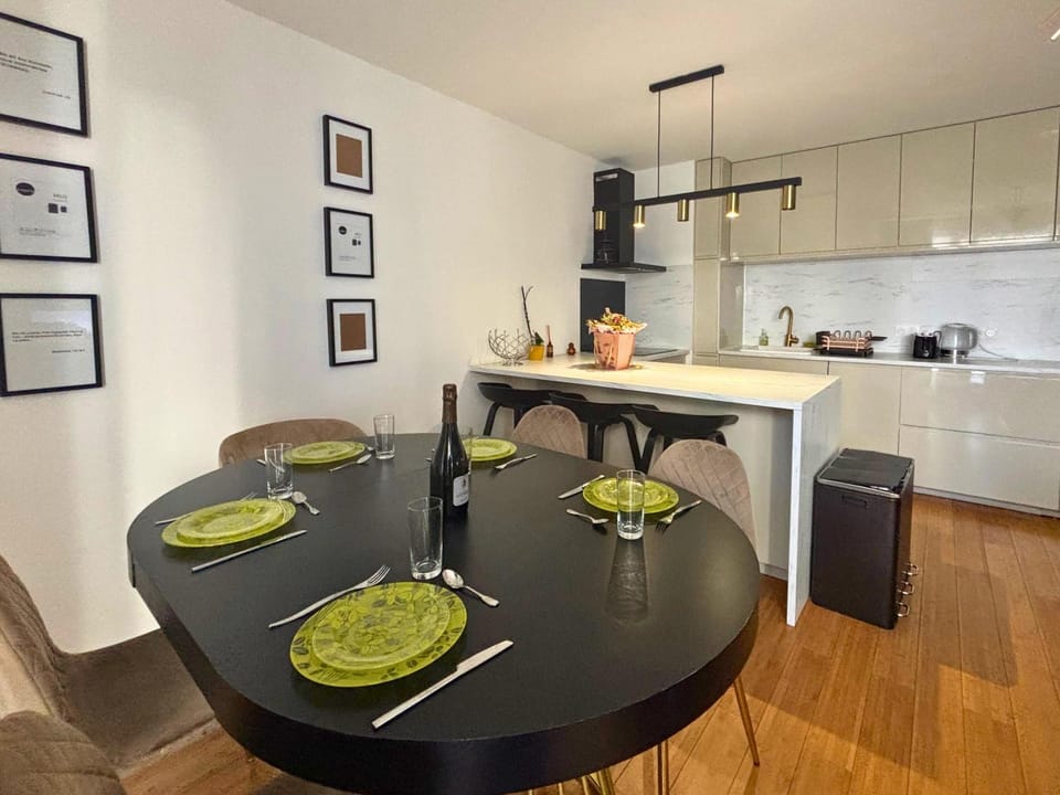 Dining area, kitchen