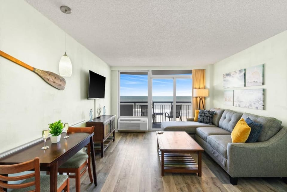 Oar Life By StayMareni - Oceanfront Suite House in Myrtle Beach