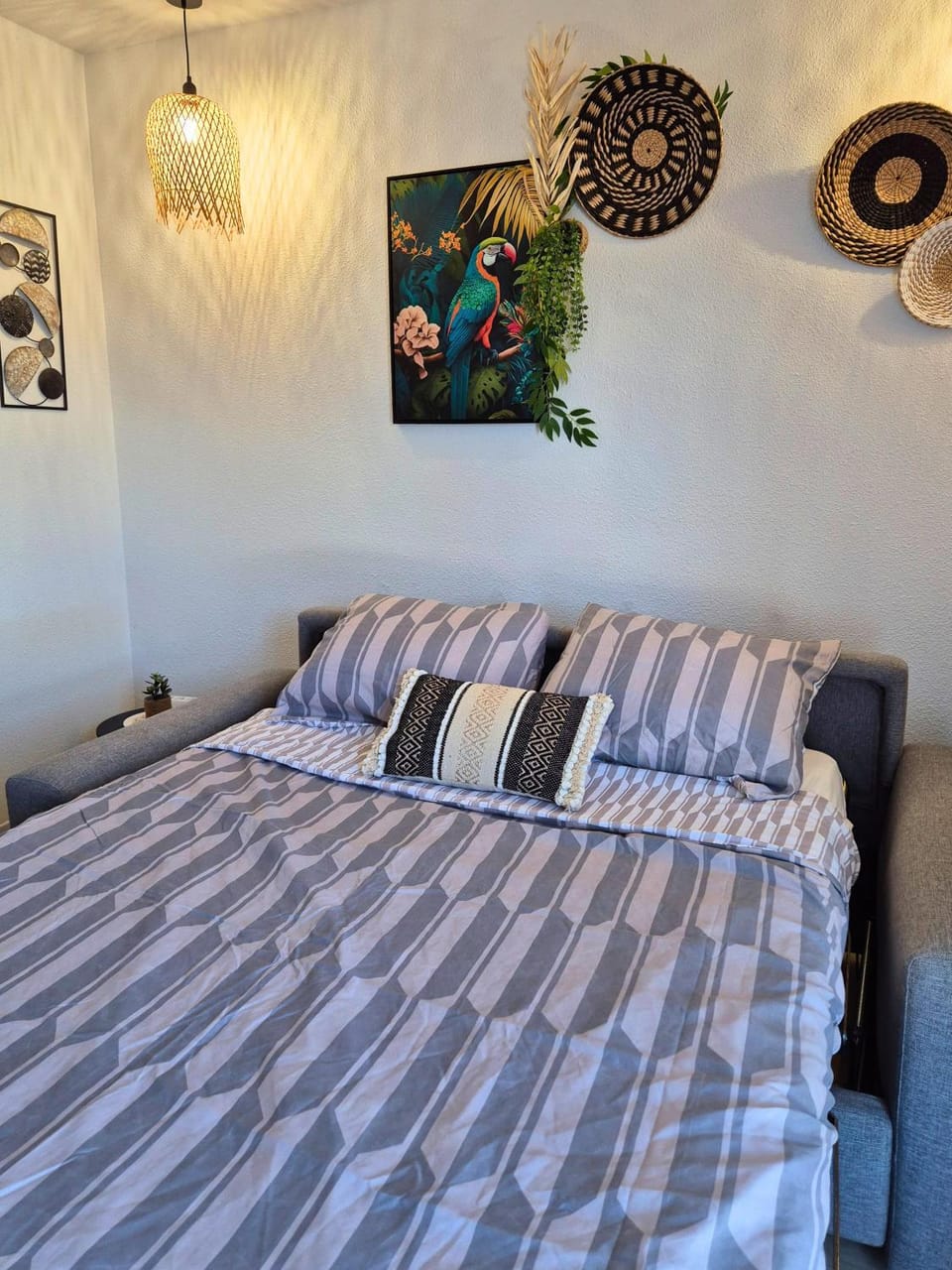 Photo of the whole room, Bedroom