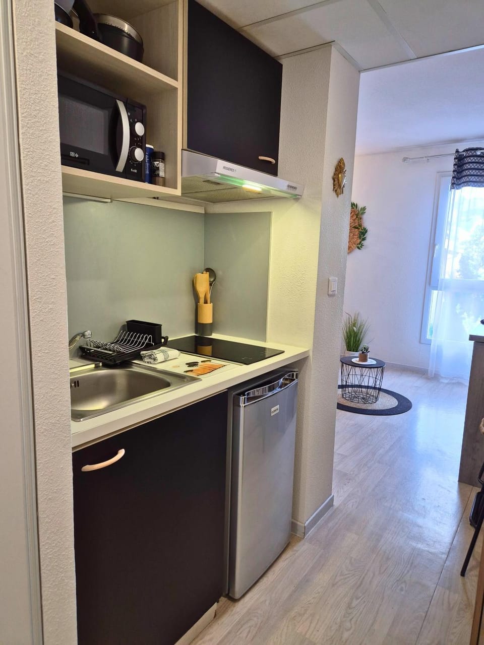 Kitchen or kitchenette, stove