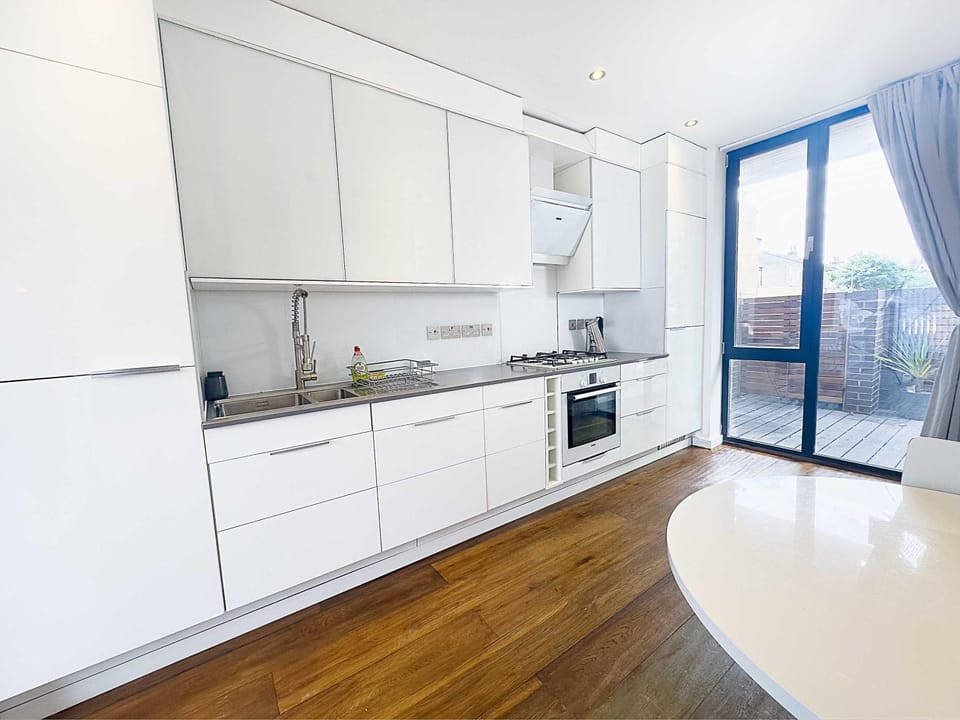 Beautiful London Townhouse - 5 mins from Queens Road Station House in London Borough of Southwark