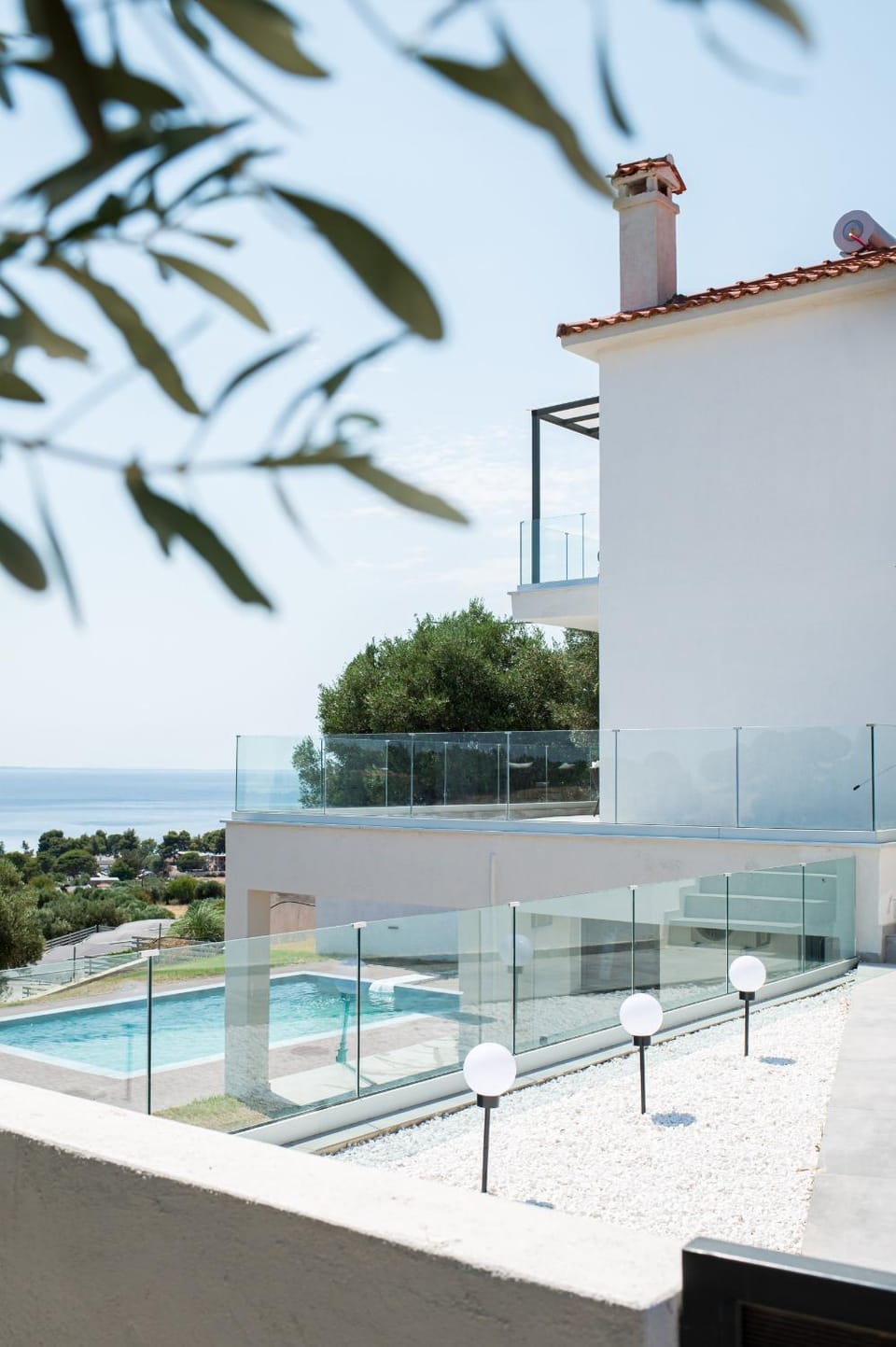 Property building, Natural landscape, Balcony/Terrace, Swimming pool