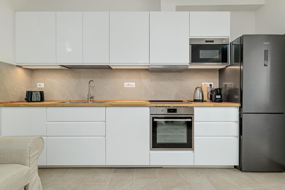 Kitchen or kitchenette, Living room