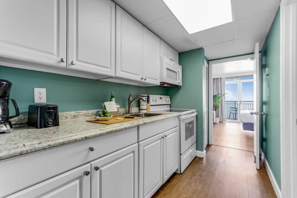 Porcida Dreams by StayMareni - Beachfront Suite House in Myrtle Beach