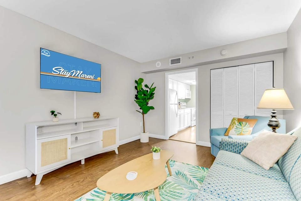 Blue Seas by StayMareni - Oceanfront King Suite House in Myrtle Beach