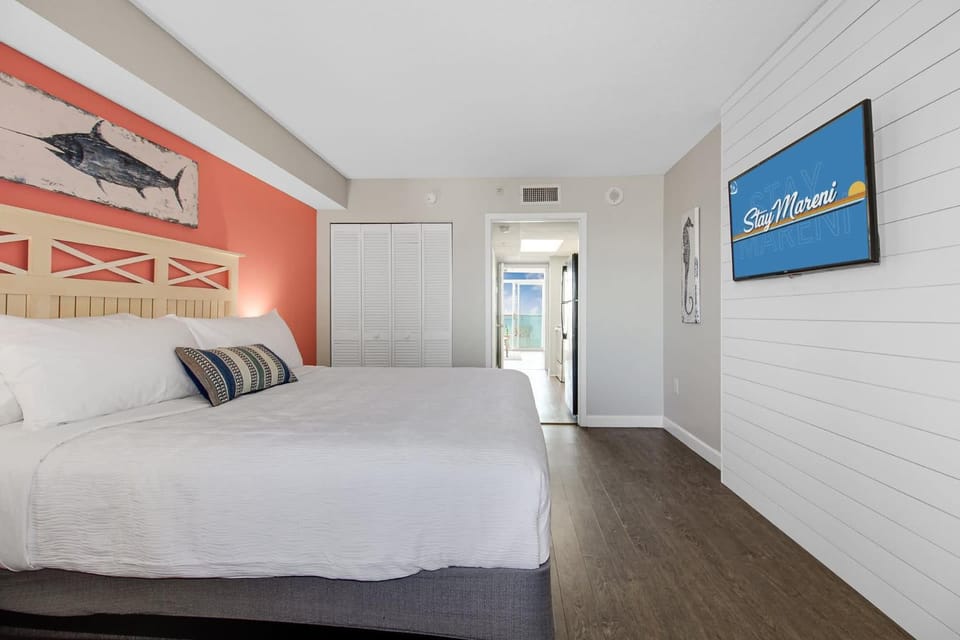 Coral Surf by StayMareni - Oceanfront King Suite House in Myrtle Beach