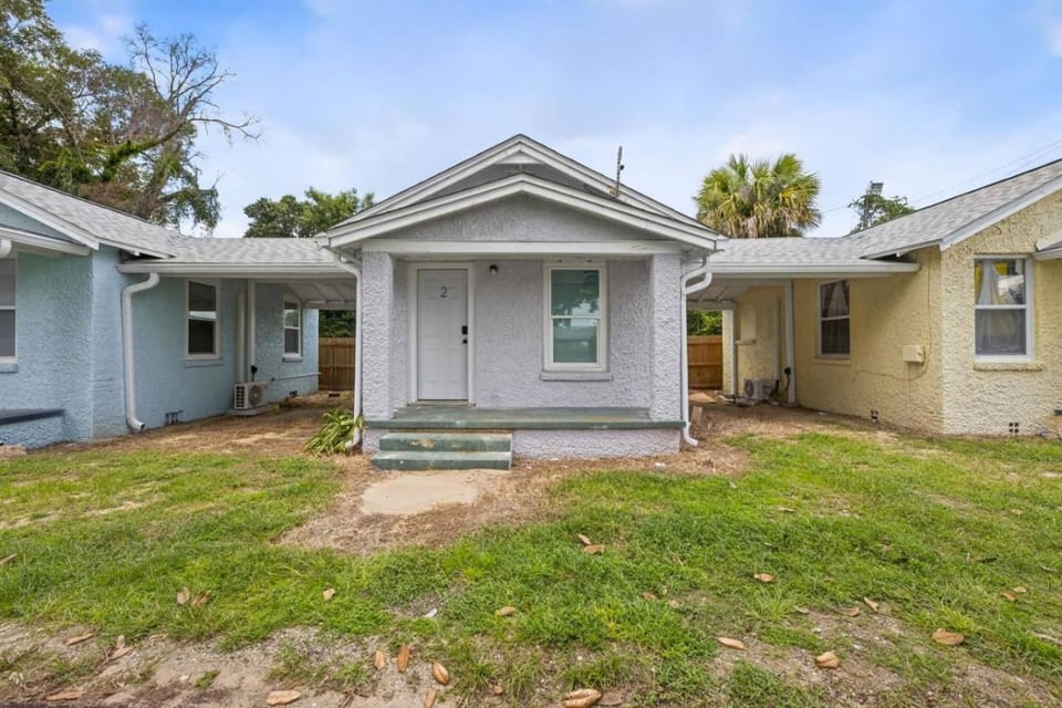 Unit 2 Comfortable Studio minutes to Beaches and NAS Country House in Alabama