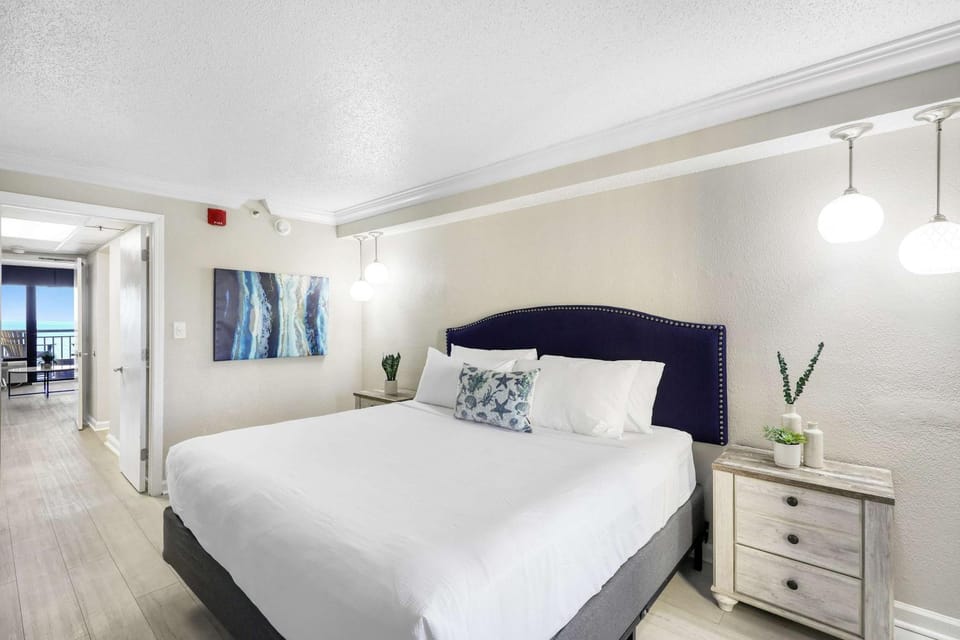 Oceanside Escape by StayMareni - Oceanfront Suite House in Myrtle Beach