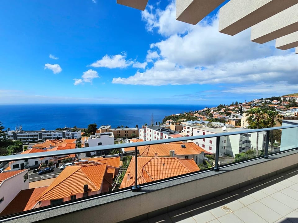 View (from property/room), Balcony/Terrace, Sea view