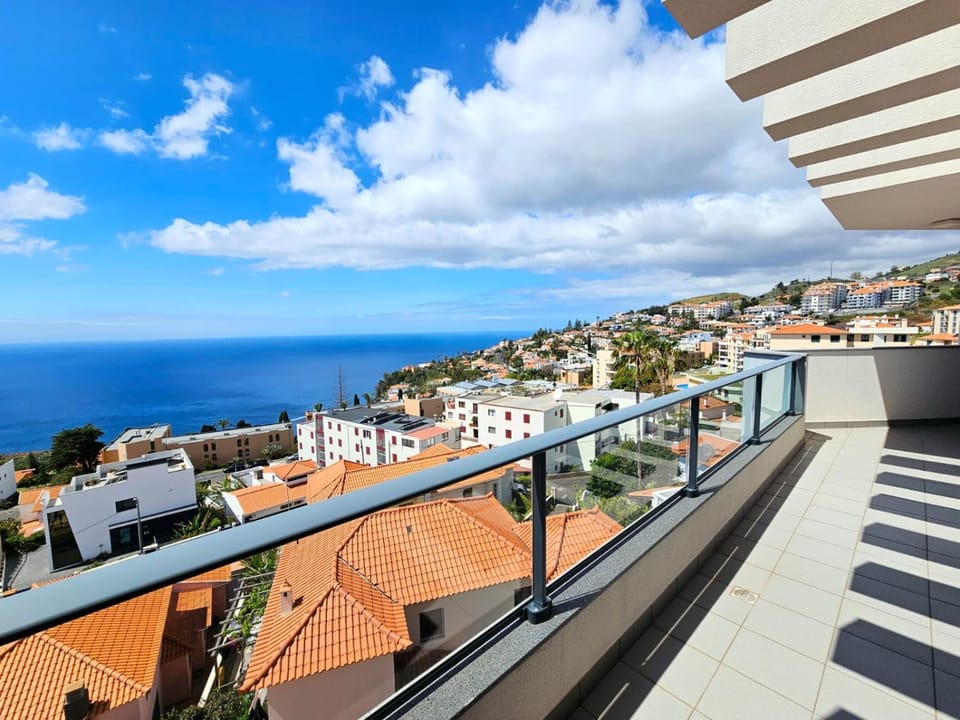 View (from property/room), Balcony/Terrace, Sea view