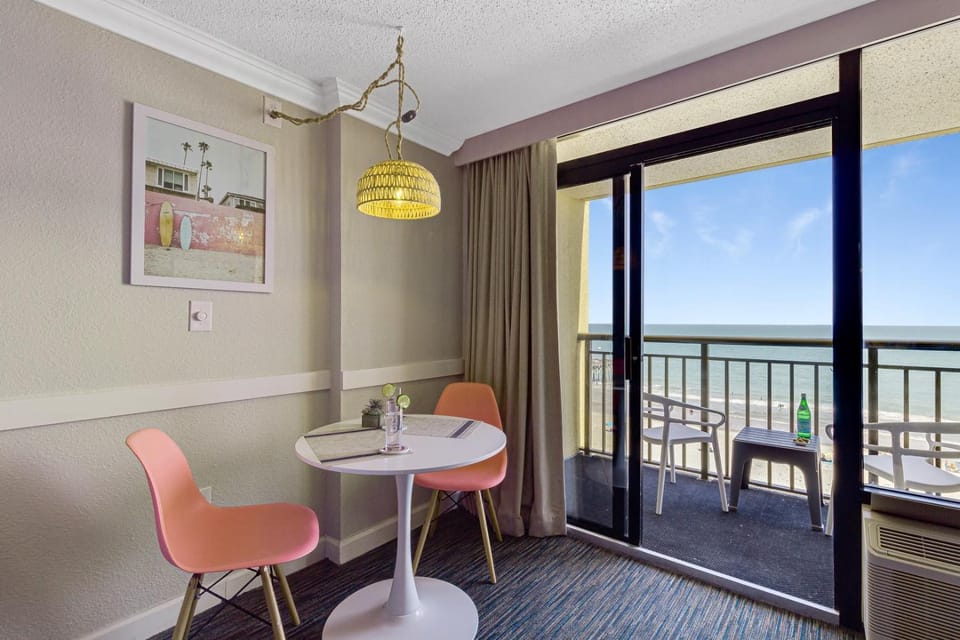 Pink Surf by StayMareni - Oceanfront 2 Queens Suite House in Myrtle Beach
