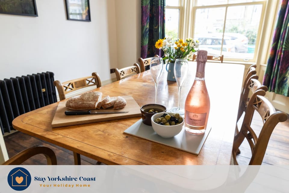 Large Victorian House Sleeps 12 Near North Bay House in Scarborough