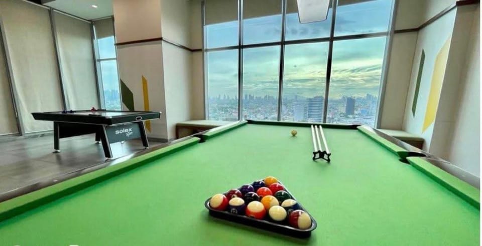 Billiard, Game Room