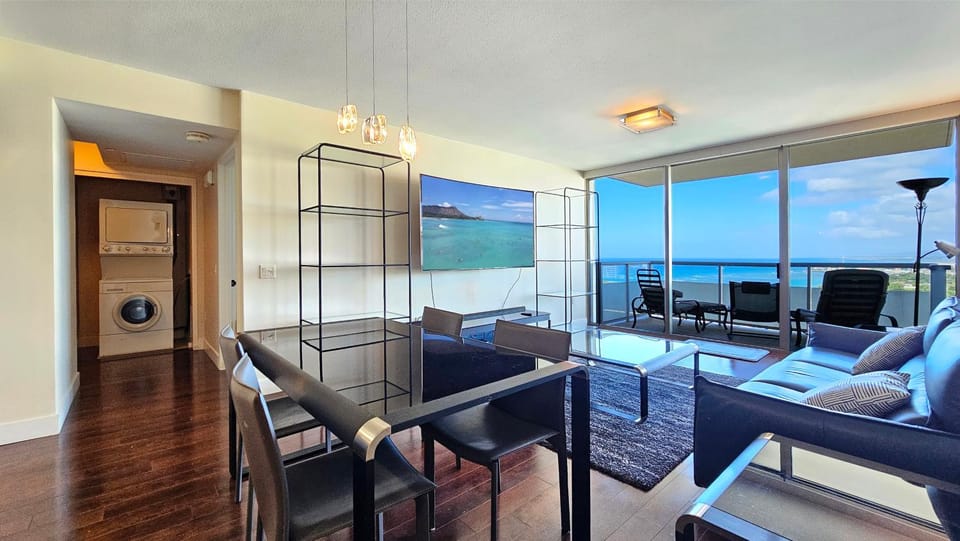 TV and multimedia, Living room, Seating area, Dining area, Sea view