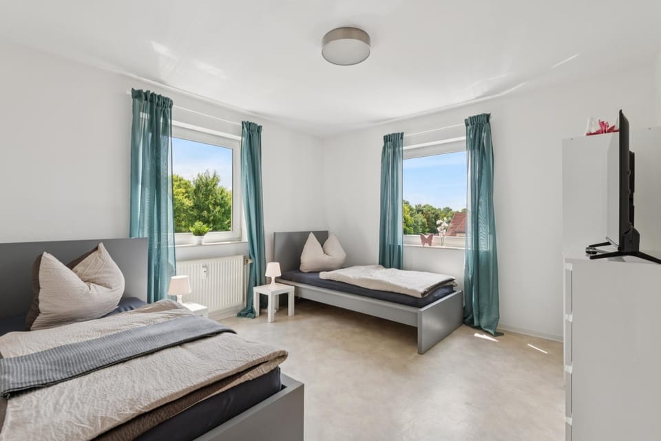 Bed, TV and multimedia, Photo of the whole room, Bedroom, heating, wardrobe