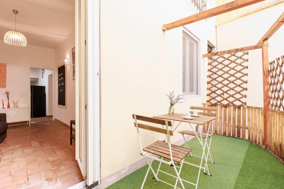 Patio, Living room
