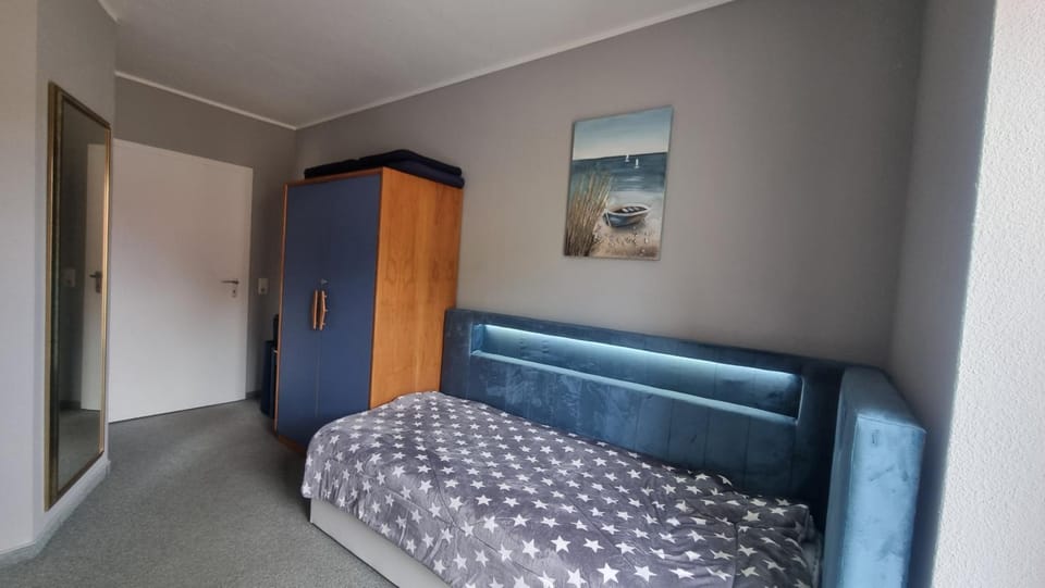 Bed, Photo of the whole room, Bedroom, wardrobe