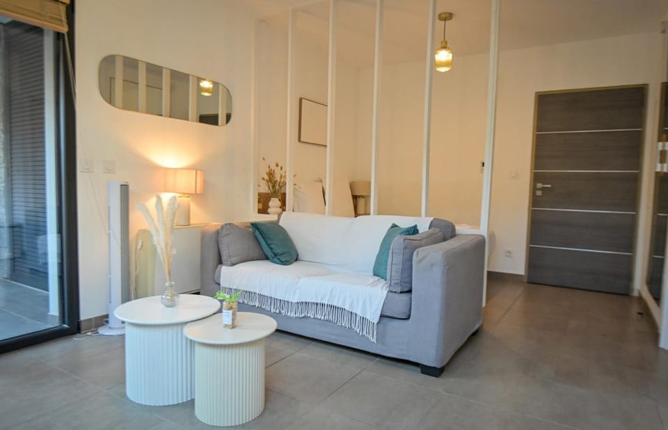 Living room, Decorative detail, Seating area