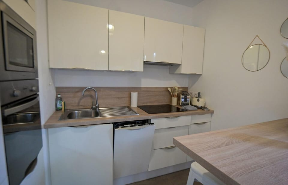 Kitchen or kitchenette, dishwasher, oven, stove