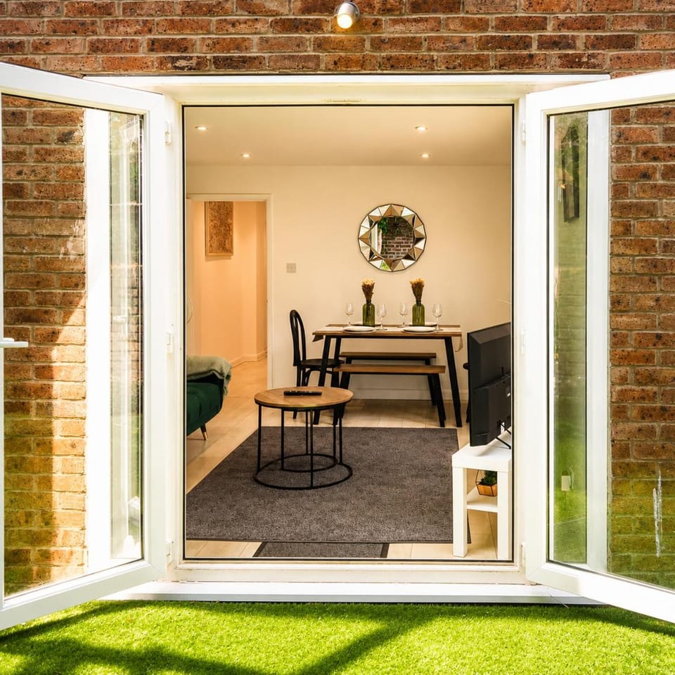 3BR Central London Apt Long Stay Private Garden Apartment in City of Westminster