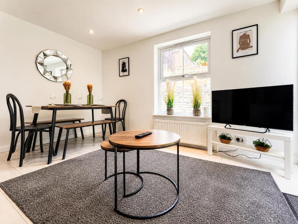 3BR Central London Apt Long Stay Private Garden Apartment in City of Westminster