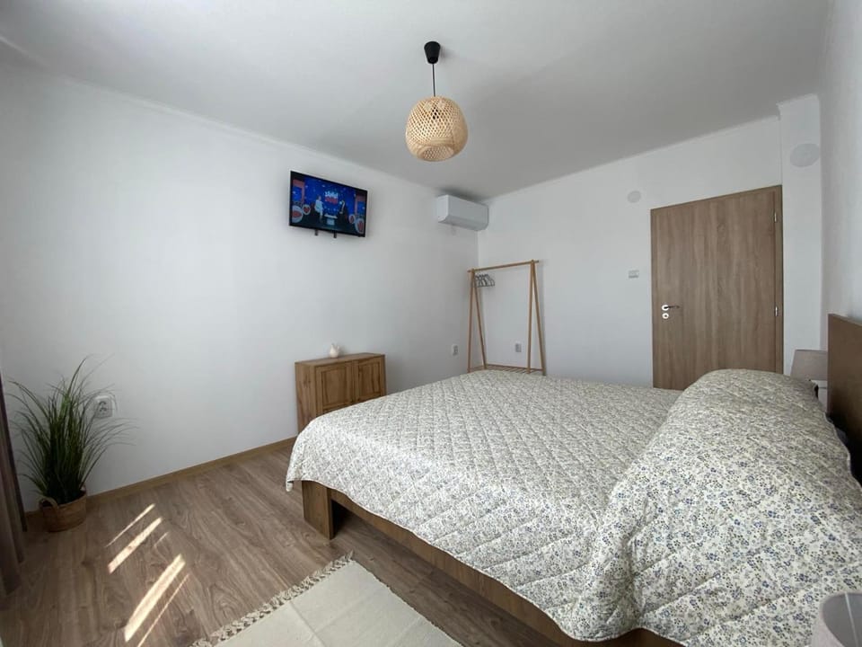 TV and multimedia, Bedroom, air conditioner