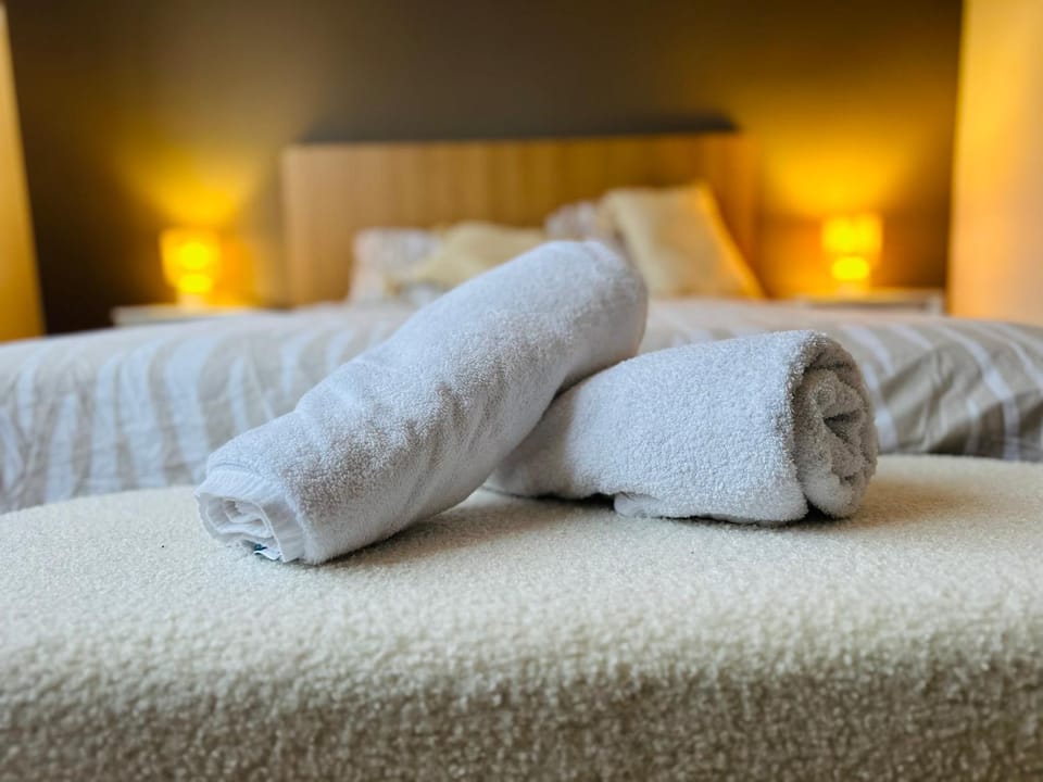 Bed, Photo of the whole room, Bedroom, towels