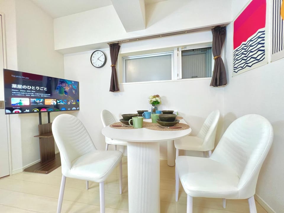 TV and multimedia, Living room, Seating area, Dining area