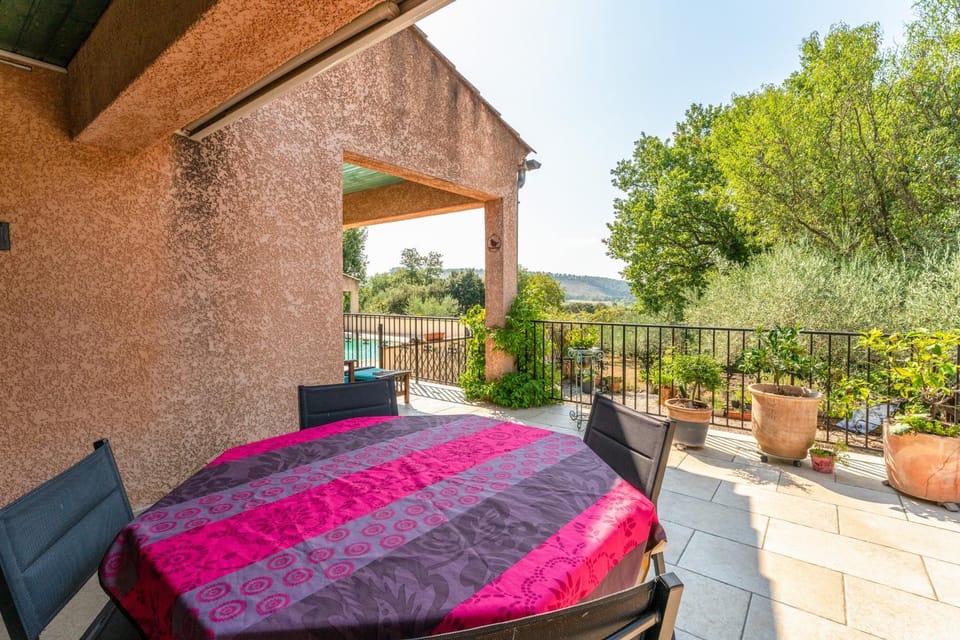 Property building, Balcony/Terrace, Living room