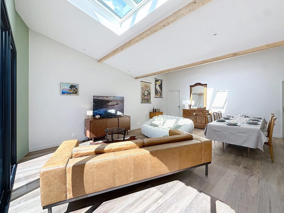 Communal lounge/ TV room, TV and multimedia, Living room, Seating area