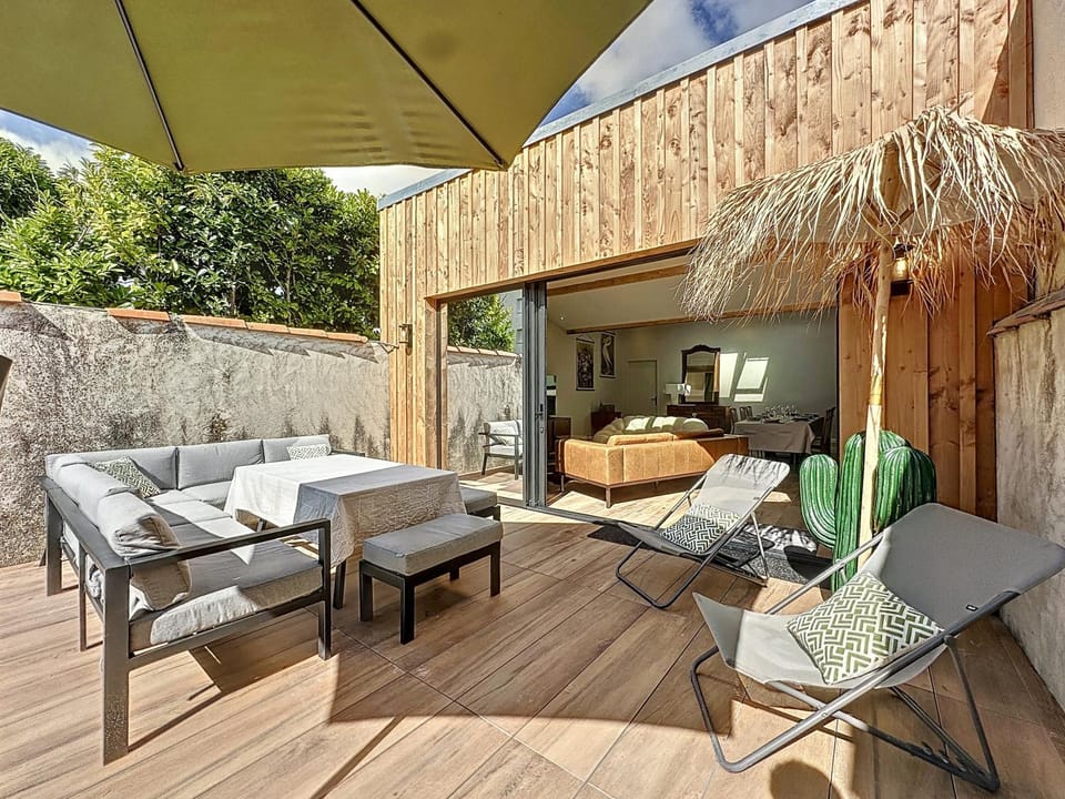 Patio, BBQ facilities, Balcony/Terrace, Seating area, sunbed