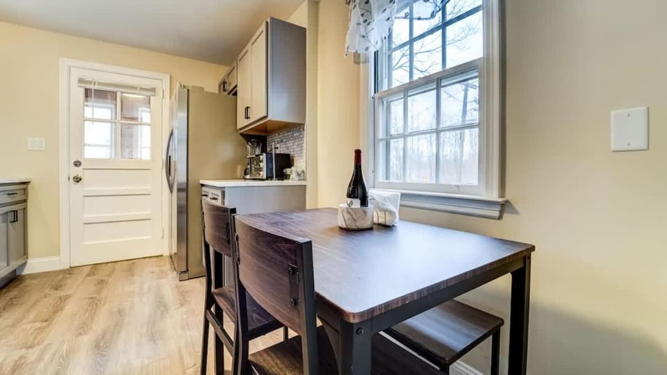 Family Retreat Near Yale - Stylish Free Wifi House in New Haven