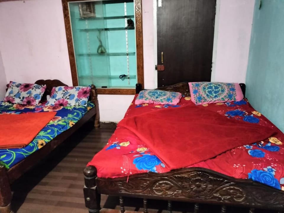 Laharya couple room House in Madikeri