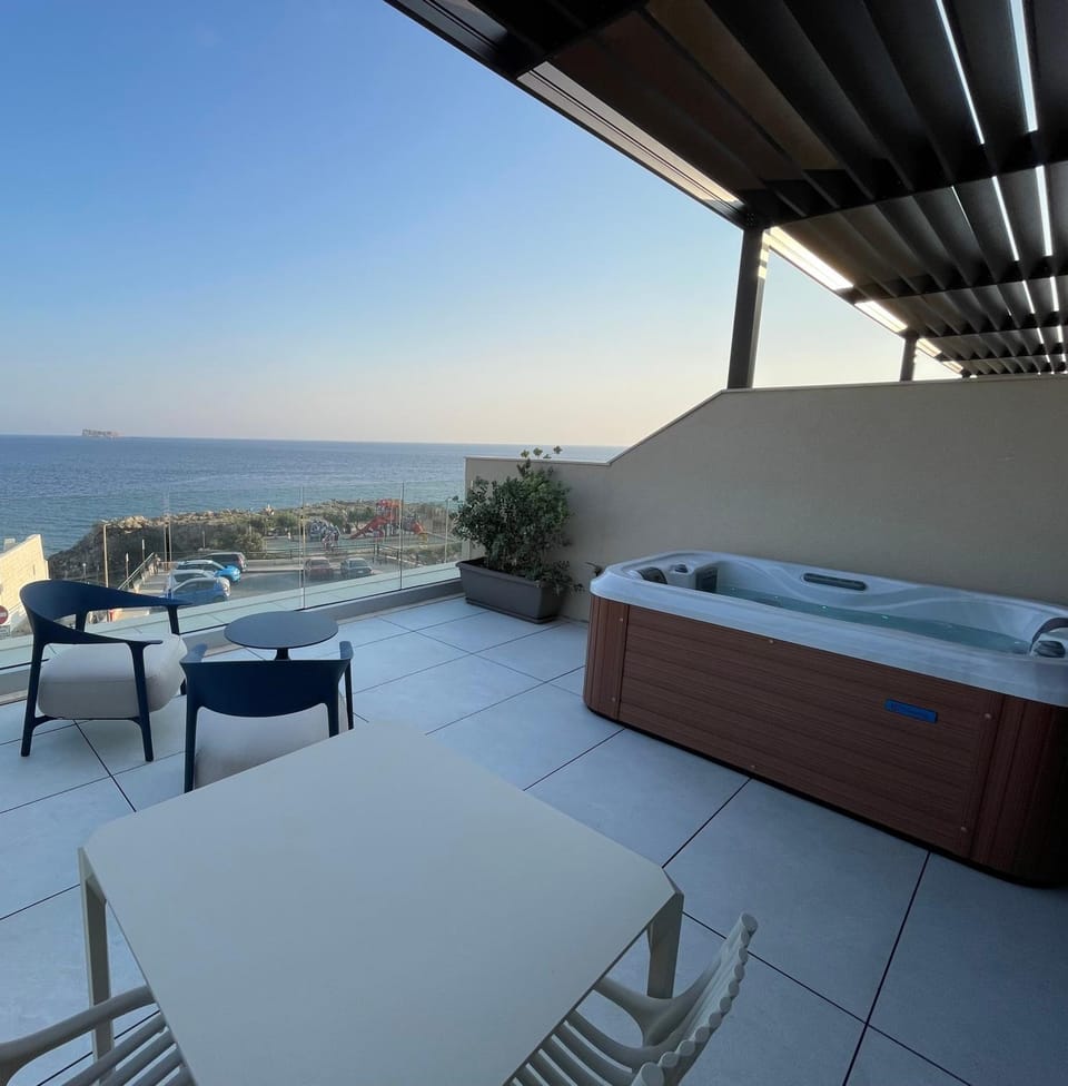Hot Tub, View (from property/room), Balcony/Terrace