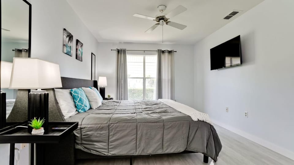 Bed, Bedroom