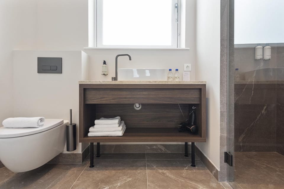 Toilet, Bathroom, towels