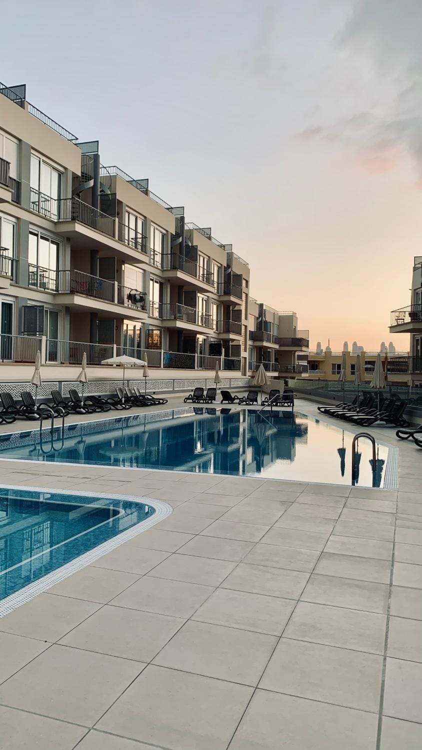 Property building, Day, Pool view, Swimming pool, sunbed